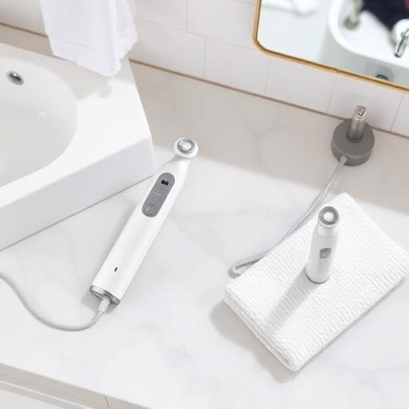 Ultrasonic Rechargeable Skin Scrubber Spatula - In use