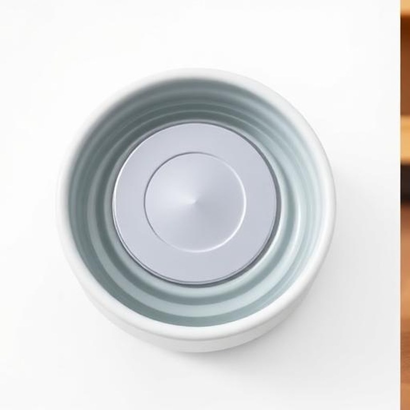 Splash-Free Floating Slow Water Feeder Bowl - Detail view
