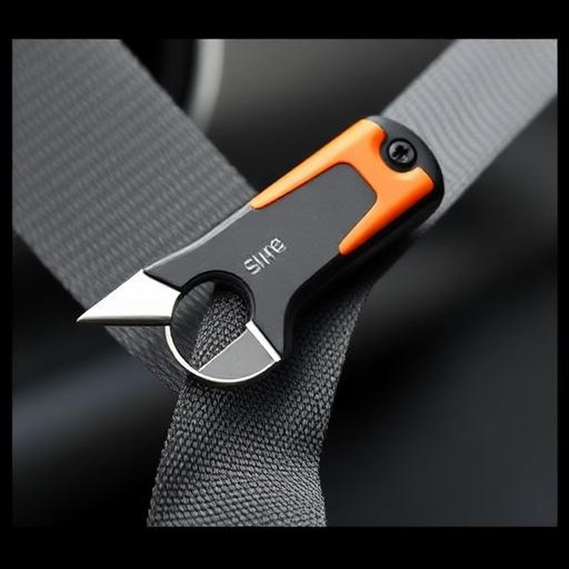 Compact Emergency Glass Breaker & Seatbelt Cutter - Detail view
